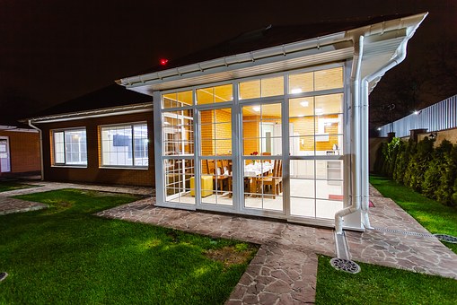 MENUISIER POSEUR ALU VERANDAS STORES