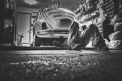 mecanicien voiture entretien réparation garage