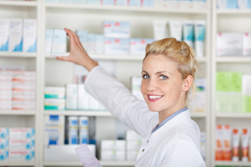 PREPARATRICE EN PHARMACIE